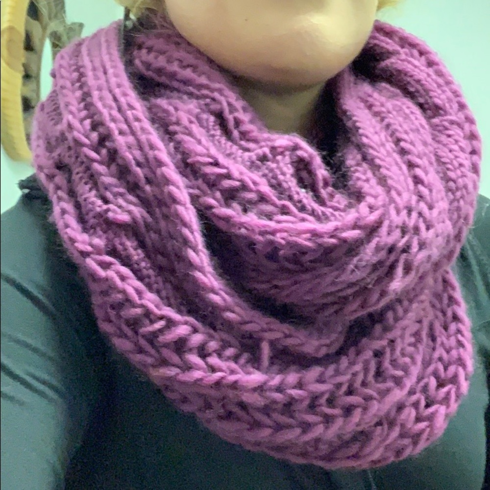Bella Purple scarf - Picture 2 of 2